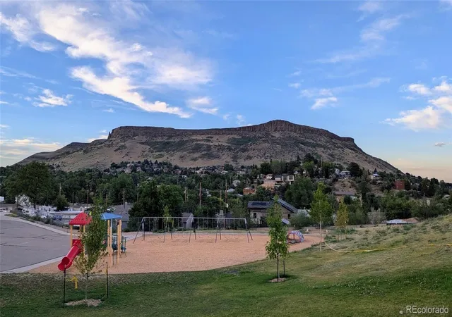 13th image of 215 Cheyenne St, Golden, CO 80403 | MLS# 8104962