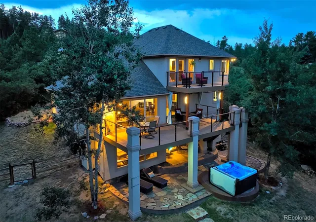 4th image of 1851 Gore Dr, Larkspur, CO 80118 | MLS# 3767793