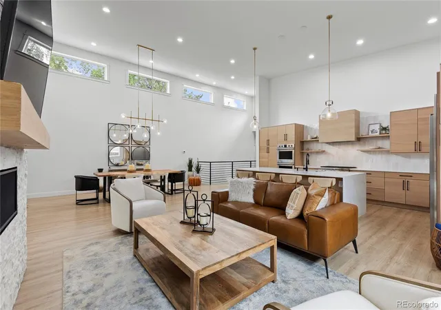 Photo 3 of Single family home for sale at 2901 S Bellaire St, Denver, CO 80222 | MLS# 6399751 | Listing updated on 2026-09-03
