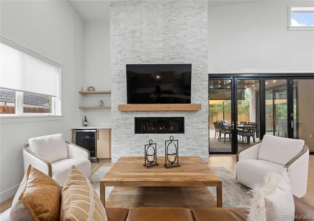Photo 3 of Single family home for sale at 2901 S Bellaire St, Denver, CO 80222 | MLS# 6399751 | Listing updated on 2026-09-03
