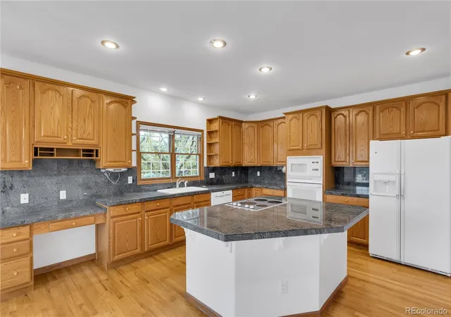 Photo 4 of Single family home for sale at 6201 S Potomac Way, Centennial, CO 80111 | MLS# 9450428 | Listing updated on 2026-10-07
