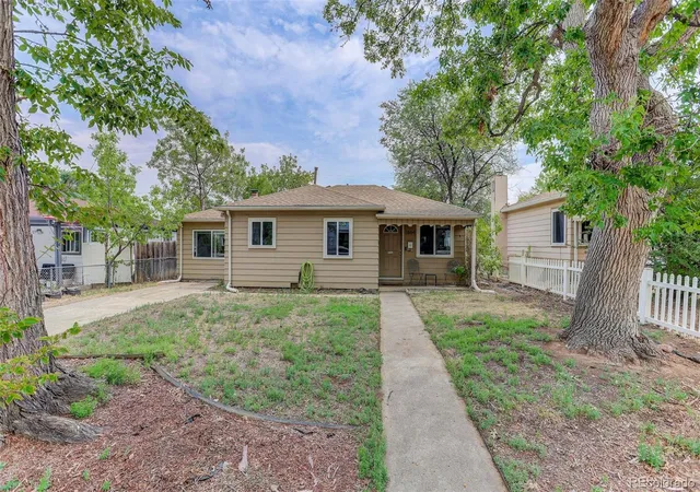 3rd image of 1664 Ironton St, Aurora, CO 80010 | MLS# 1793194