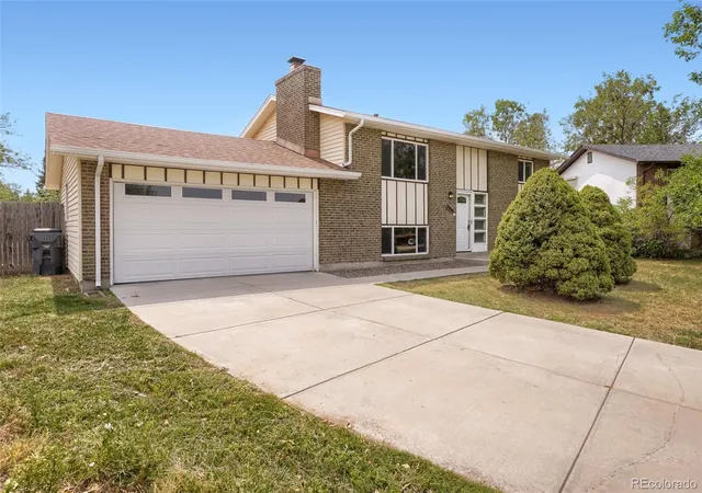Photo 2 of Single family home for sale at 1068 Norfolk St, Aurora, CO 80011 | MLS# 3076392 | Listing updated on 2026-08-20