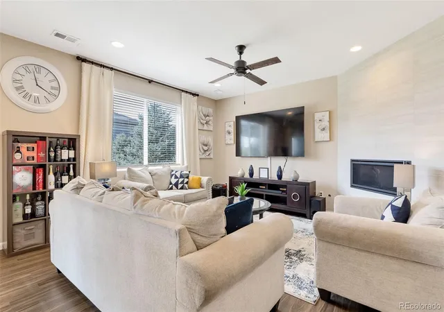 3rd image of 277 S Scottsburg Ct, Aurora, CO 80018 | MLS# 7919019