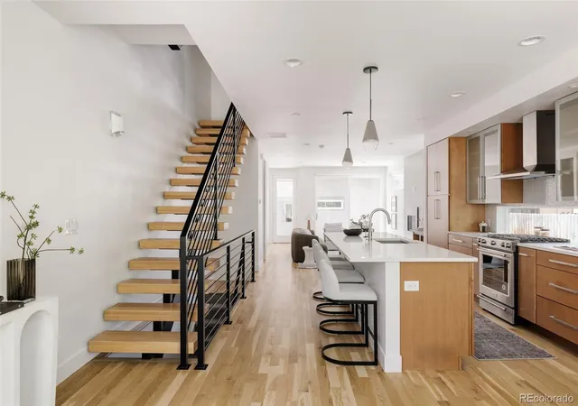 2nd image of 845 S Logan St, Denver, CO 80209 | MLS# 2572836