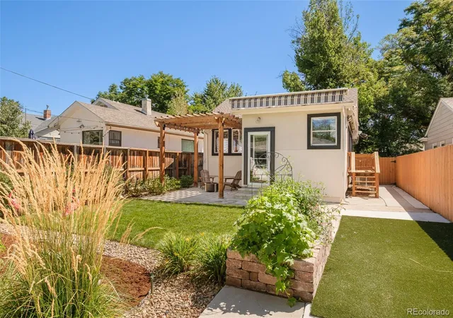 Photo 3 of Single family home for sale at 2219 S Humboldt St, Denver, CO 80210 | MLS# 3384886 | Listing updated on 2026-09-28