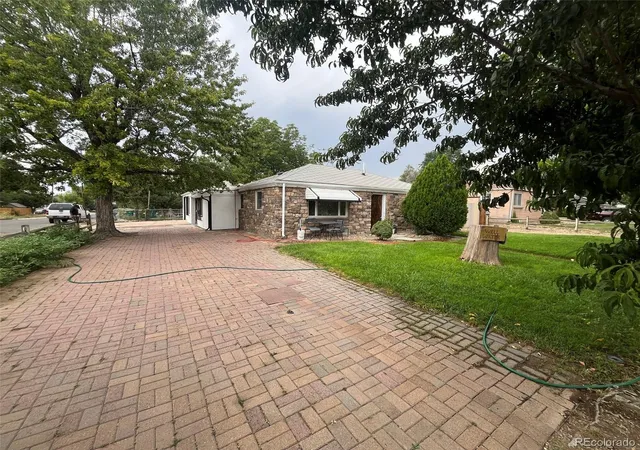 3rd image of 1701 Bahama St, Aurora, CO 80011 | MLS# 3444453