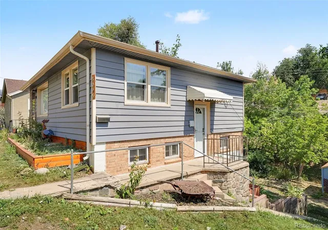 Listing Photo 5 - Condo for sale in building located at 309 Arapahoe St, Golden, CO 80403 - Unit #1/2