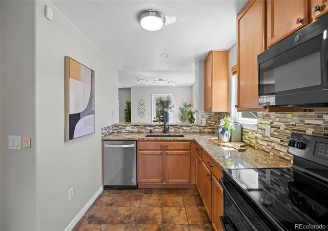 Listing Photo 5 - Condo for sale in building located at 7601 S Quatar Wy, Aurora, CO 80016