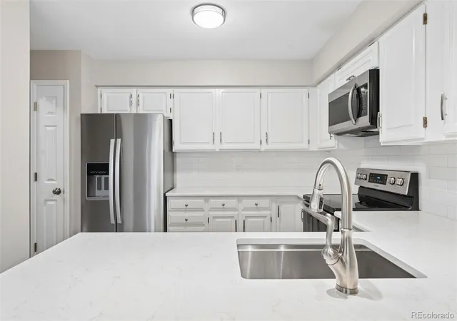 Townhouse for sale at 6043 E Briarwood Dr, Centennial, CO 80112 | MLS# 5882419