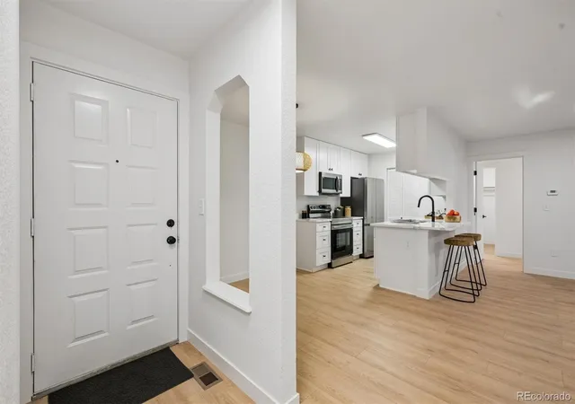 3rd image of 8015 W Eastman Pl, Lakewood, CO 80227