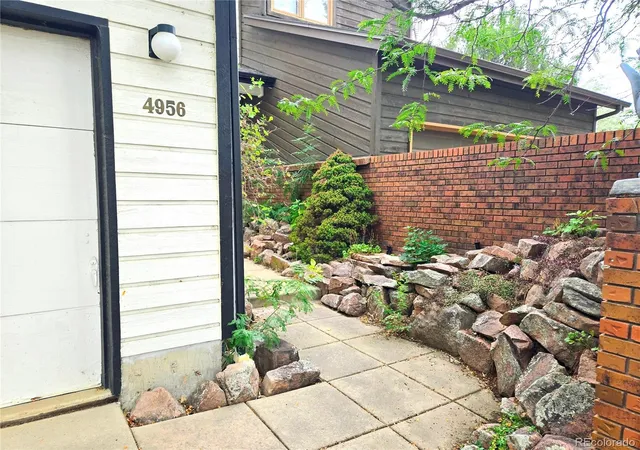Photo 2 of Townhouse for sale at 4956 Sundance Sq, Boulder, CO 80301 | MLS# 6847331 | Listing updated on 2026-09-26