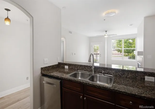 Listing Photo 4 - Condo for sale in building located at 9079 E Panorama Cir, Englewood, CO 80112 - Unit #413