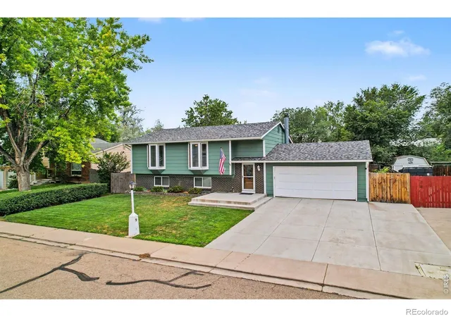 Photo 3 of Single family home for sale at 2113 Bowen St, Longmont, CO 80501 | MLS# IR1066356 | Listing updated on 2026-10-08