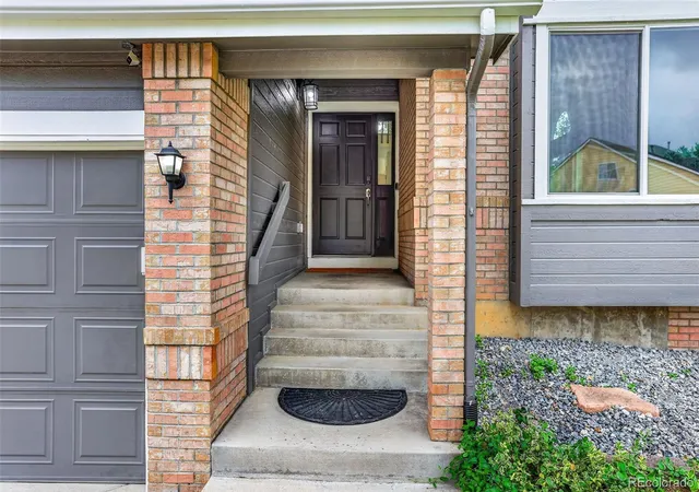 Photo 2 of Single family home for sale at 5033 S Owens St, Littleton, CO 80127 | MLS# 6171466 | Listing updated on 2026-09-28