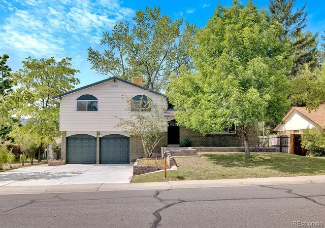 Photo 2 of Single family home for sale at 1569 S Lee St, Lakewood, CO 80232 | MLS# 3383080 | Listing updated on 2026-10-04