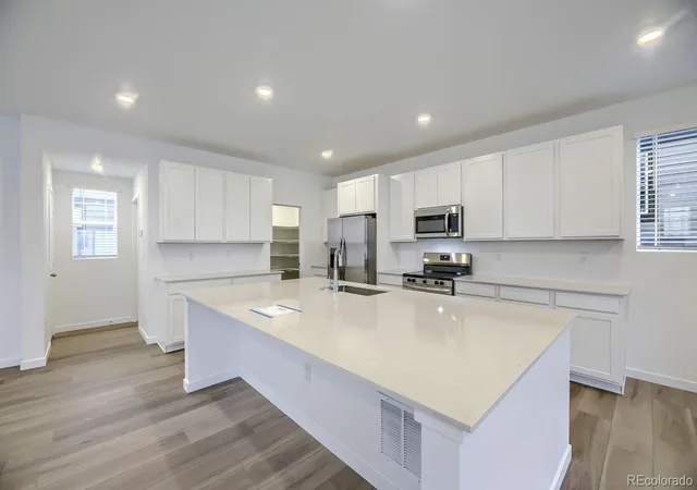Photo 3 of Single family home for sale at 7454 Whiteclover Ln, Littleton, CO 80125 | MLS# 8251232 | Listing updated on 2026-10-29
