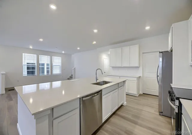 Photo 4 of Single family home for sale at 7454 Whiteclover Ln, Littleton, CO 80125 | MLS# 8251232 | Listing updated on 2026-10-29