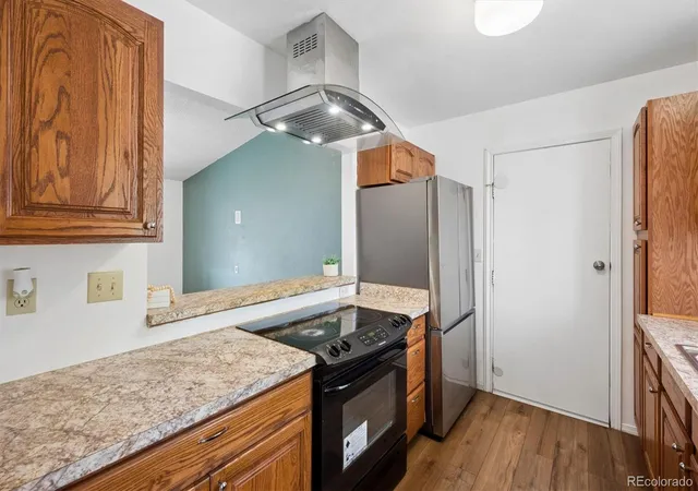 Photo 5 of Single family home for sale at 5832 S Netherland Cir, Centennial, CO 80015 | MLS# 8752755 | Listing updated on 2026-08-29