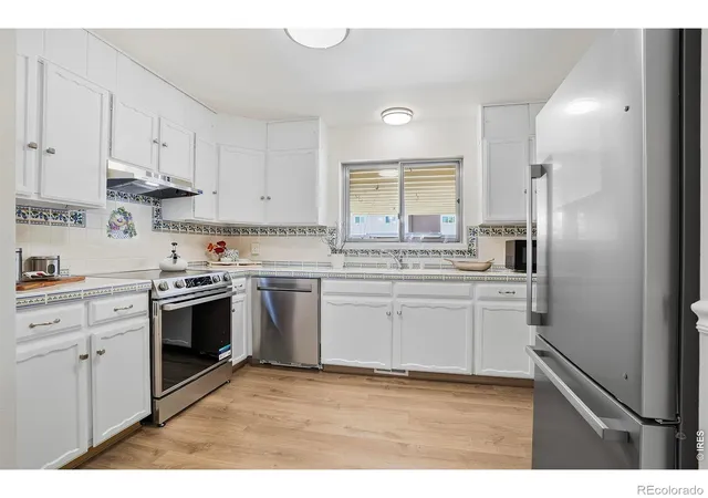 Photo 4 of Townhouse for sale at 1466 Greenbriar Blvd, Boulder, CO 80305 | MLS# IR1066406 | Listing updated on 2026-10-28