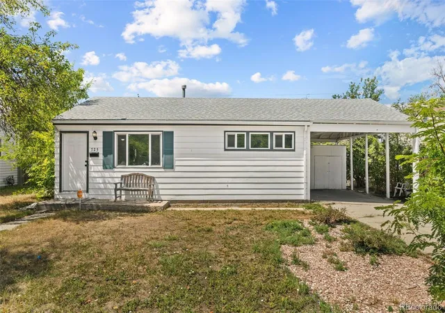 2nd image of 725 Kingston St, Aurora, CO 80010 | MLS# 8808716