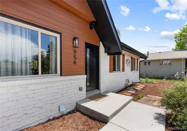 3rd image of 954 S Ivy St, Denver, CO 80224 | MLS# 4317088