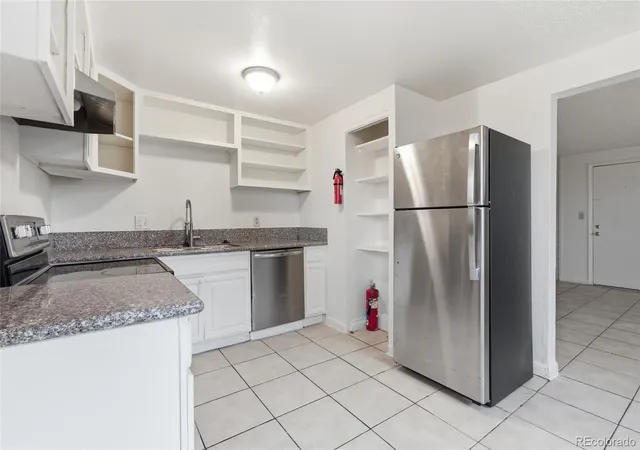 2nd image of 875 S Quebec St #1, Denver, CO 80247 | MLS# 1921407