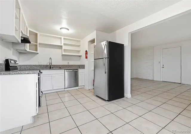 3rd image of 875 S Quebec St #1, Denver, CO 80247 | MLS# 1921407