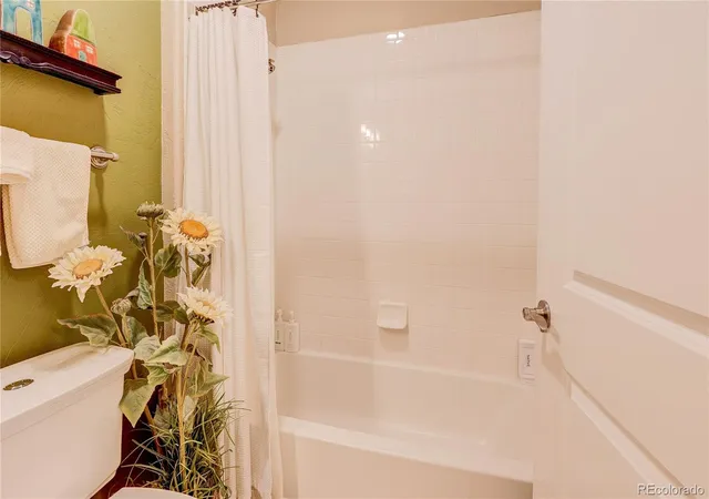 2nd image of 10184 Park Mdws Dr, Lone Tree, CO 80124