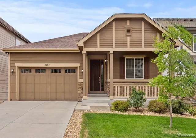 1st image of 4961 S Versailles Cir, Aurora, CO 80015 | MLS# 3745826