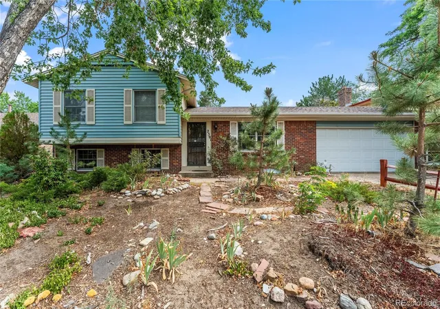 Single family home for sale at 2591 S Eagle Cir, Aurora, CO 80014 | MLS# 5962782