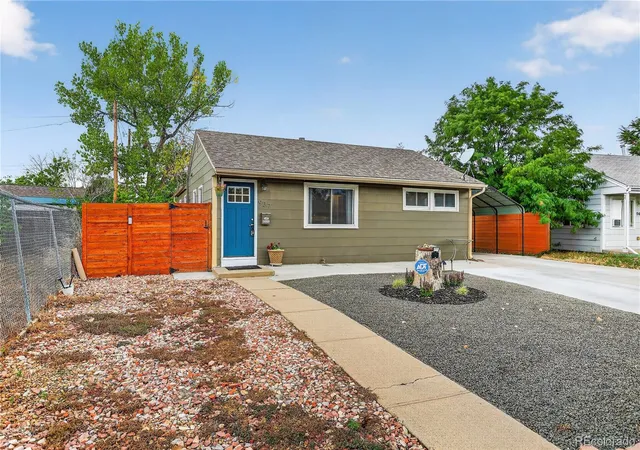 Photo 2 of Single family home for sale at 937 Kramer Ct, Aurora, CO 80010 | MLS# 4580056 | Listing updated on 2026-09-03