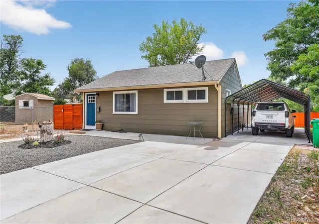 Photo 3 of Single family home for sale at 937 Kramer Ct, Aurora, CO 80010 | MLS# 4580056 | Listing updated on 2026-09-03
