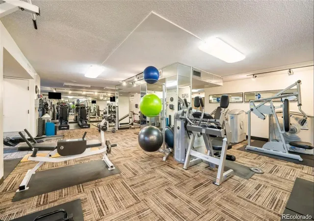 2nd image of 1020 15Th St, Denver, CO 80202
