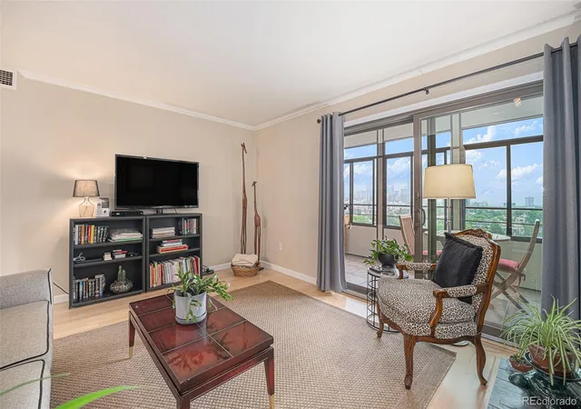 2nd image of 800 N Pearl St, Denver, CO 80203