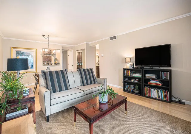 3rd image of 800 N Pearl St, Denver, CO 80203