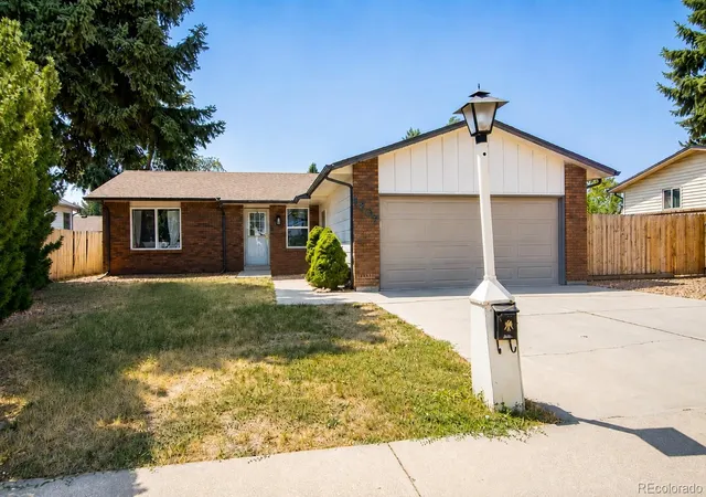 2nd image of 1307 Grays Peak Dr, Longmont, CO 80504 | MLS# 8432272