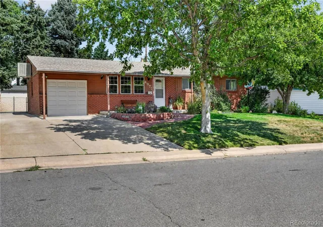 Photo 2 of Single family home for sale at 4977 S Perry St, Littleton, CO 80123 | MLS# 4039843 | Listing updated on 2026-08-23