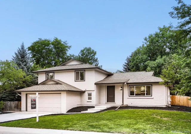 Photo 2 of Single family home for sale at 7555 S Madison Cir, Littleton, CO 80122 | MLS# 4067123 | Listing updated on 2026-08-27