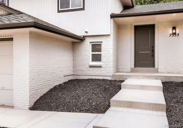 Photo 3 of Single family home for sale at 7555 S Madison Cir, Littleton, CO 80122 | MLS# 4067123 | Listing updated on 2026-08-27