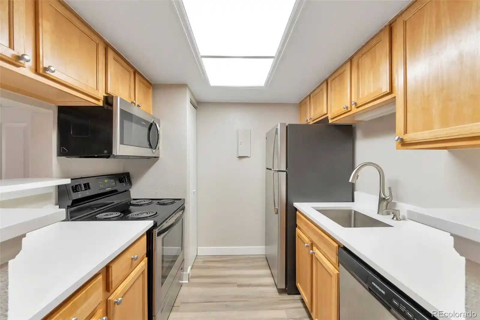 Listing Photo 2 - Condo for sale in 10323 E Peakview Ave located at 10323 E Peakview Ave, Englewood, CO 80111 - Unit #J201