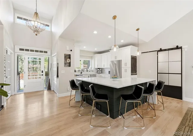 5th image of 434 E Lake Pl, Centennial, CO 80121 | MLS# 9646686