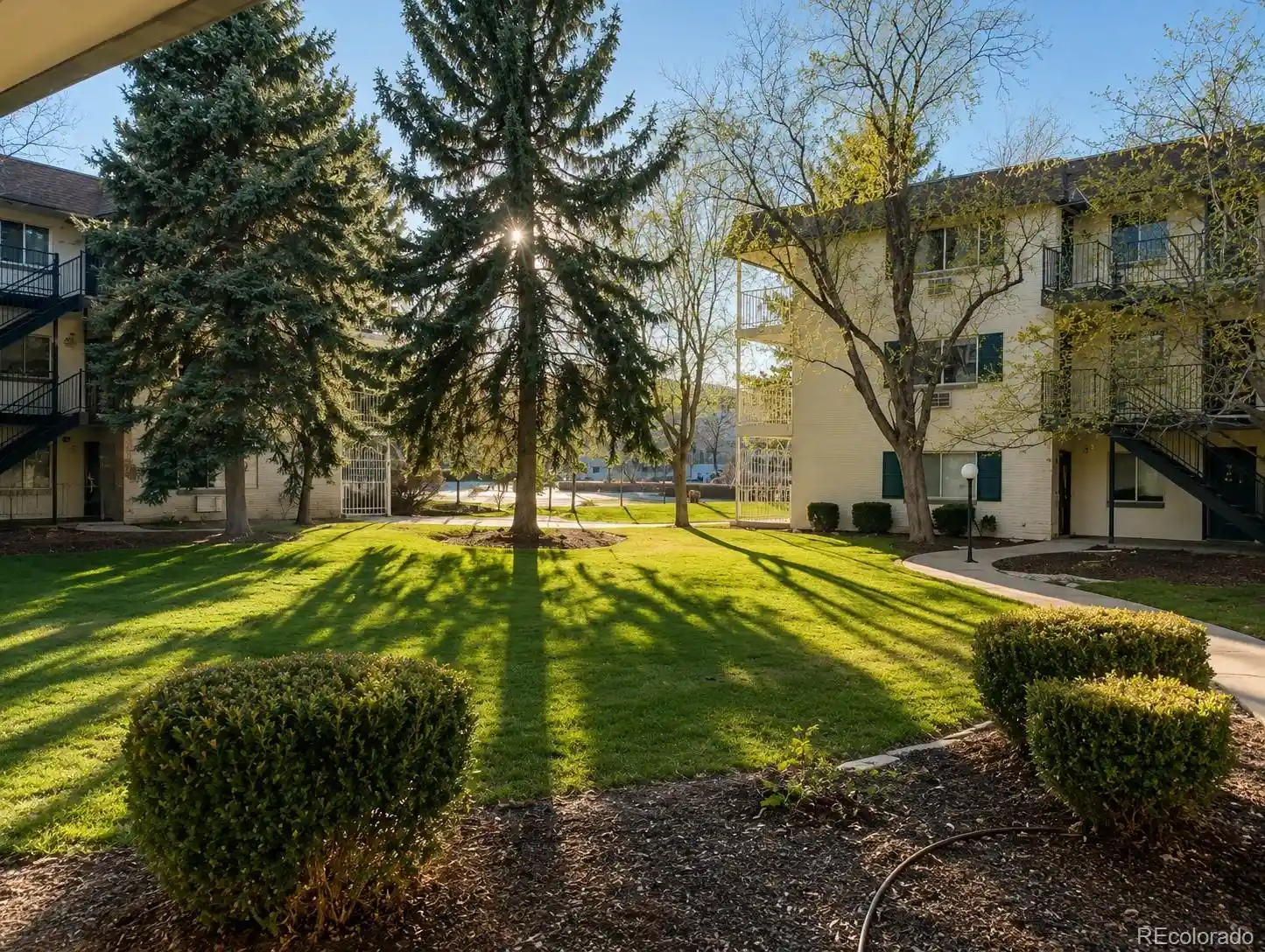Listing Photo 2 - Condo for sale in 2225 S Jasmine St located at 2225 S Jasmine St, Denver, CO 80222 - Unit #302
