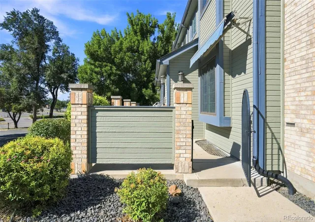2nd image of 9197 W Cedar Dr #C, Lakewood, CO 80226 | MLS# 9319382