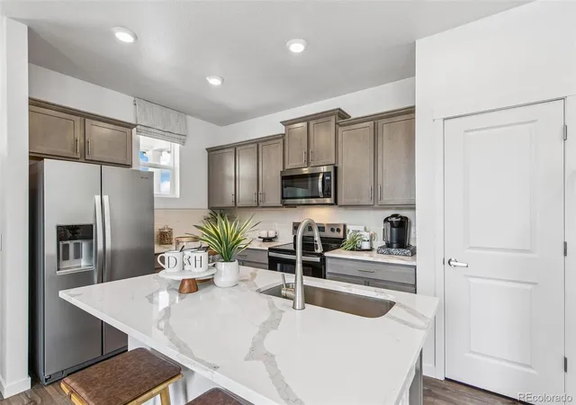 2nd image of 1410 S Boston Ct #B, Denver, CO 80247 | MLS# 6692396