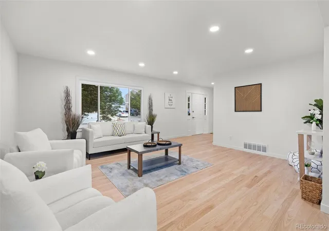 4th image of 17308 E Asbury Cir, Aurora, CO 80013 | MLS# 6628502