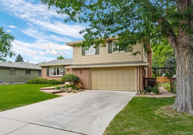 Photo 4 of Single family home for sale at 12143 W 68th Avenue, Arvada, CO 80004 | MLS# 1581516 | Listing updated on 2026-09-20