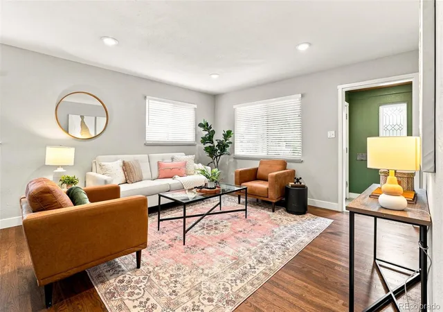 3rd image of 1908 Akron St, Aurora, CO 80010 | MLS# 2571237