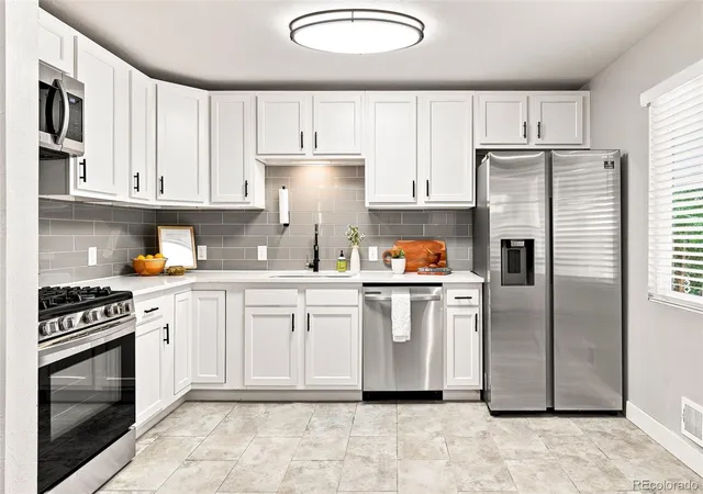 4th image of 1908 Akron St, Aurora, CO 80010 | MLS# 2571237