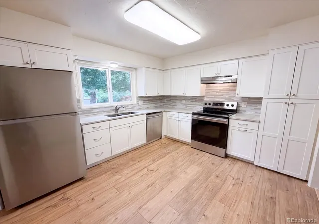 2nd image of 3352 W Aksarben Ave, Littleton, CO 80123 | MLS# 9324175